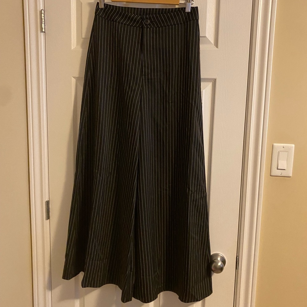 Assorted pants - Picture 6 of 10